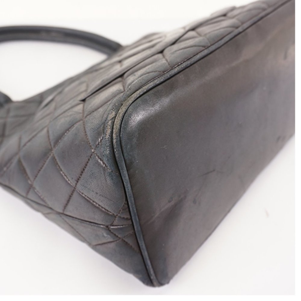 Authentic CHANEL medallion lambskin silver tote - Picture 4 of 8